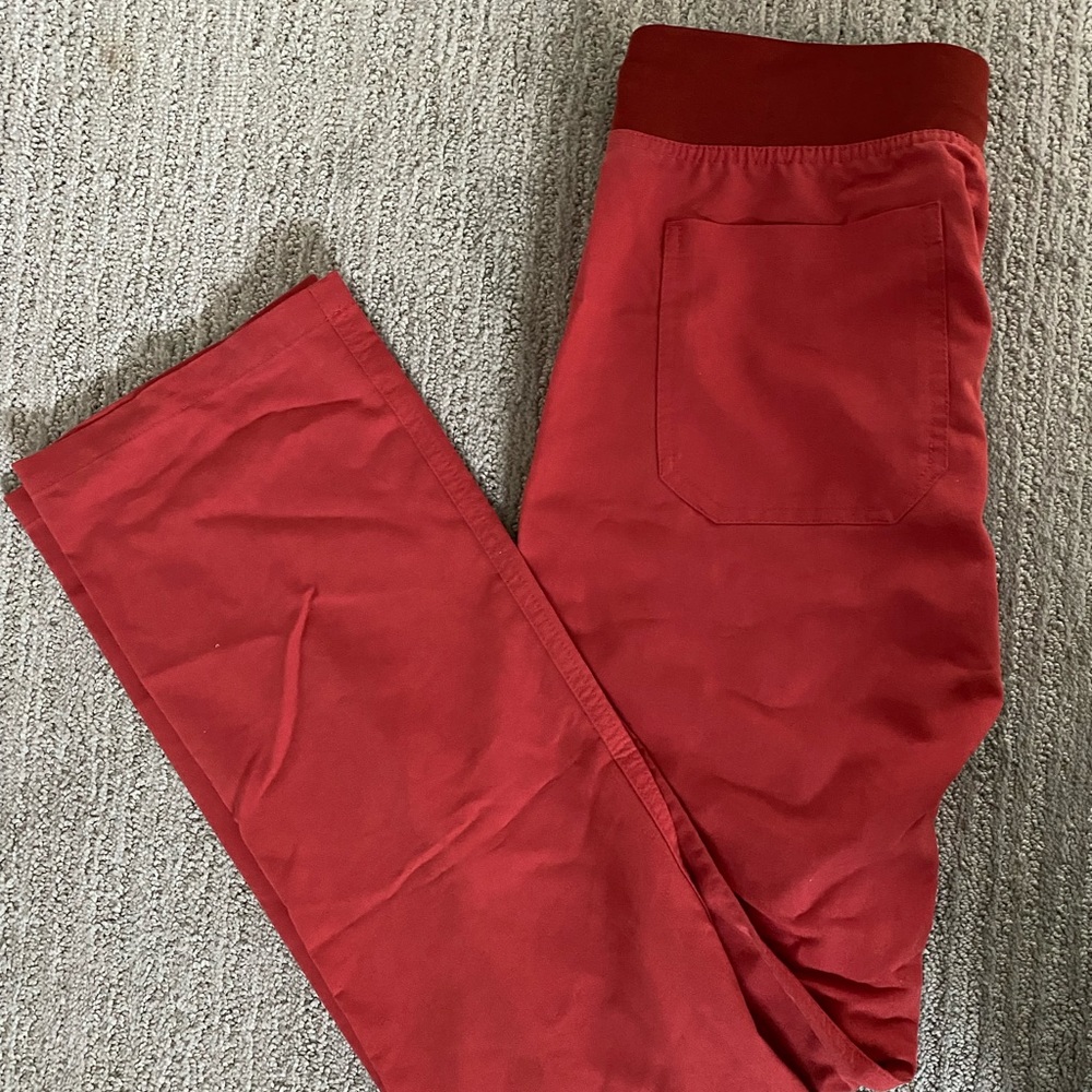 Size XS regular Livingston FIGS scrub bottoms/pants in Coral